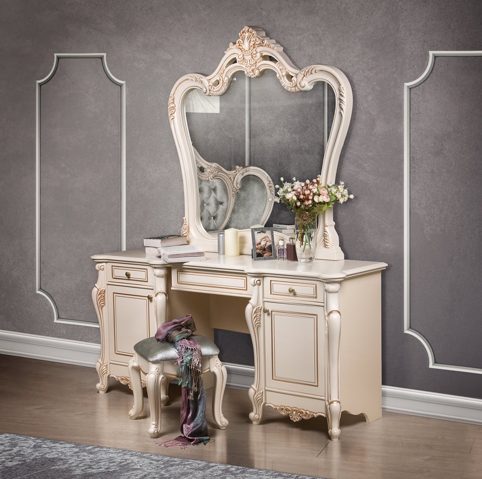 beatris-spalnya-mebel-stolik