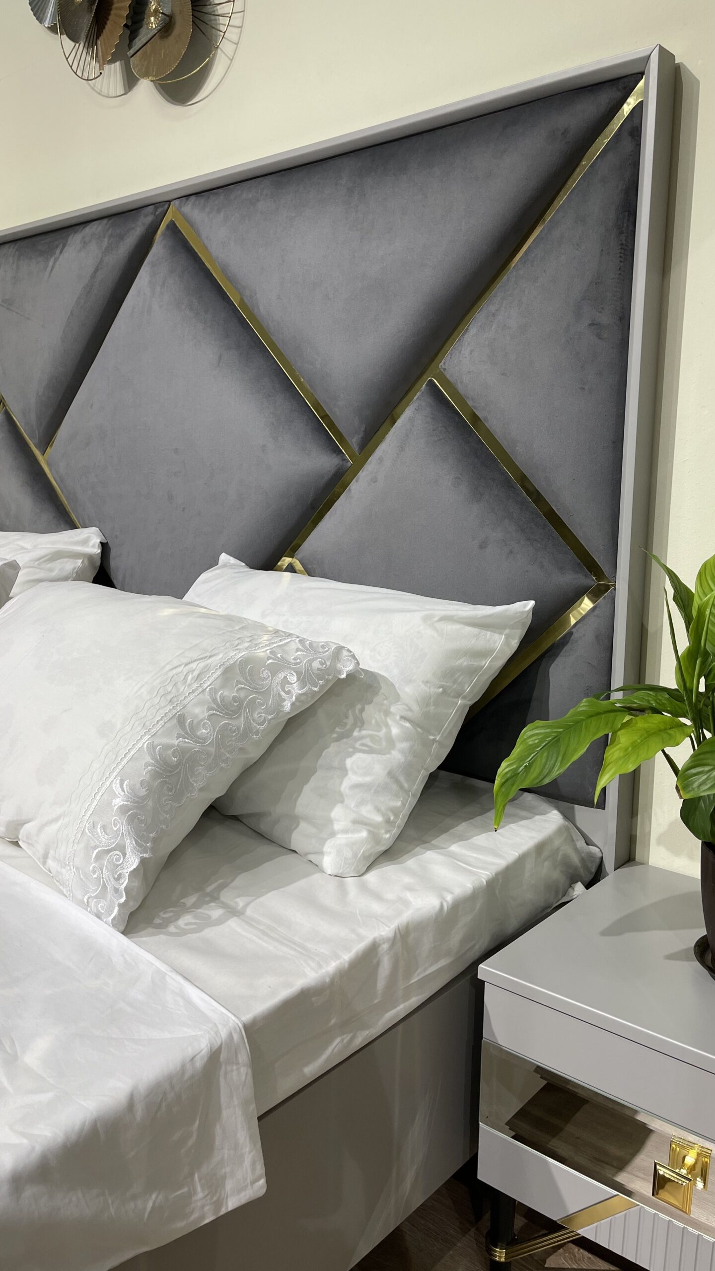 spalnya_mebel_alize_seraya_4dv_detali1 Спальная мебель "Ализе" серая 4 дв | Детали 1