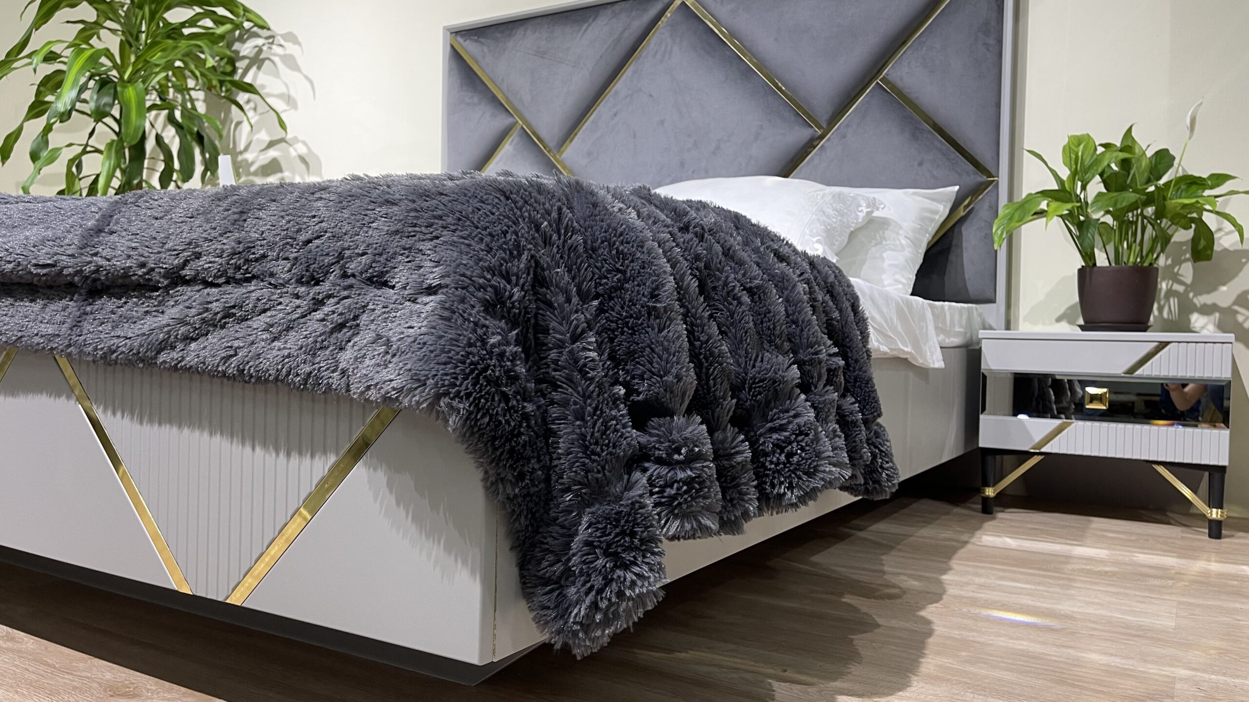 spalnya_mebel_alize_seraya_4dv_detali2 Спальная мебель "Ализе" серая 4 дв | Детали 2