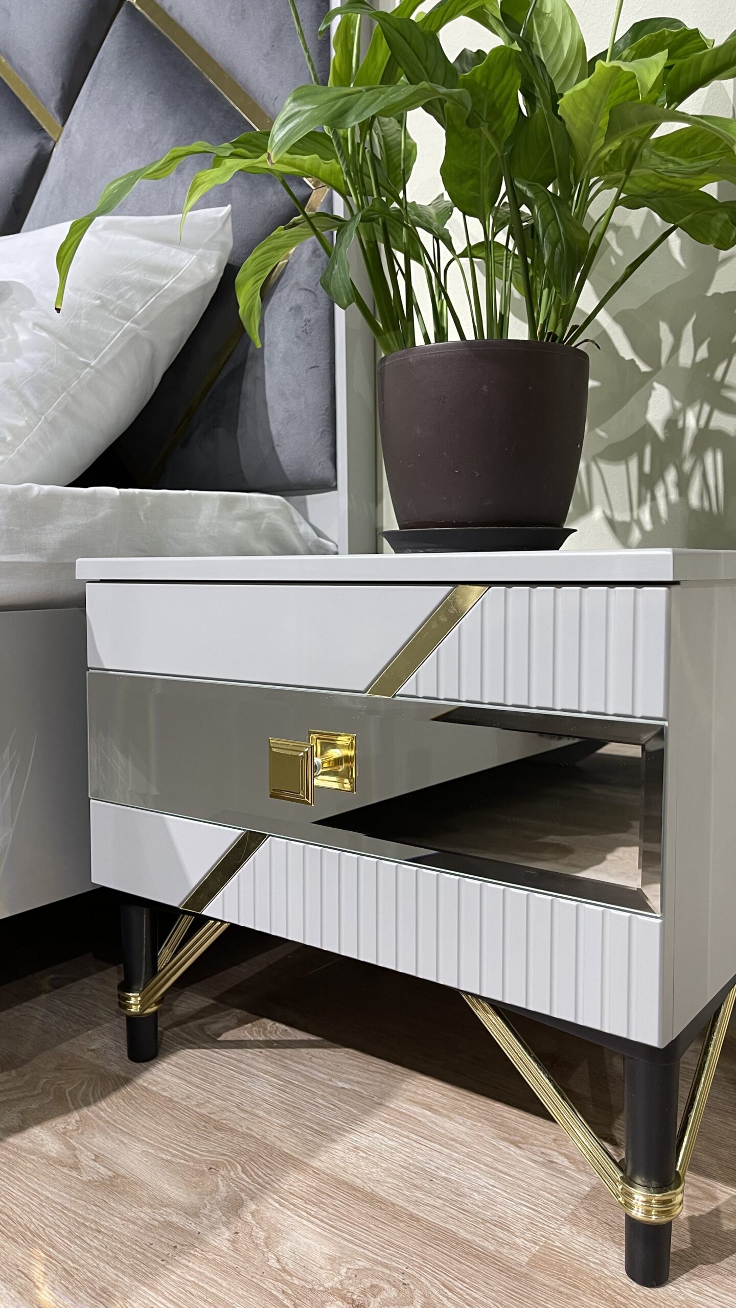 spalnya_mebel_alize_seraya_4dv_detali5 Спальная мебель "Ализе" серая 4 дв | Детали 5